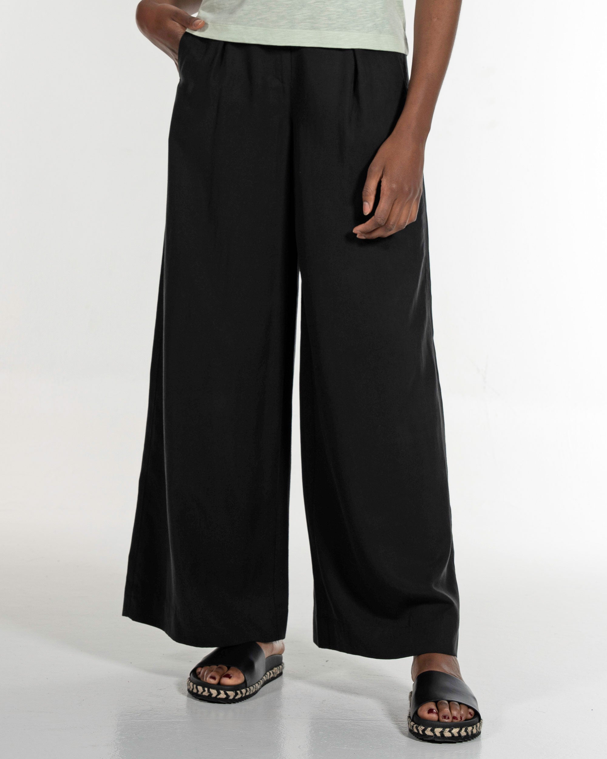 Alma & Lovis - weite Hose Marlene aus Tencel und Leinen schwarz