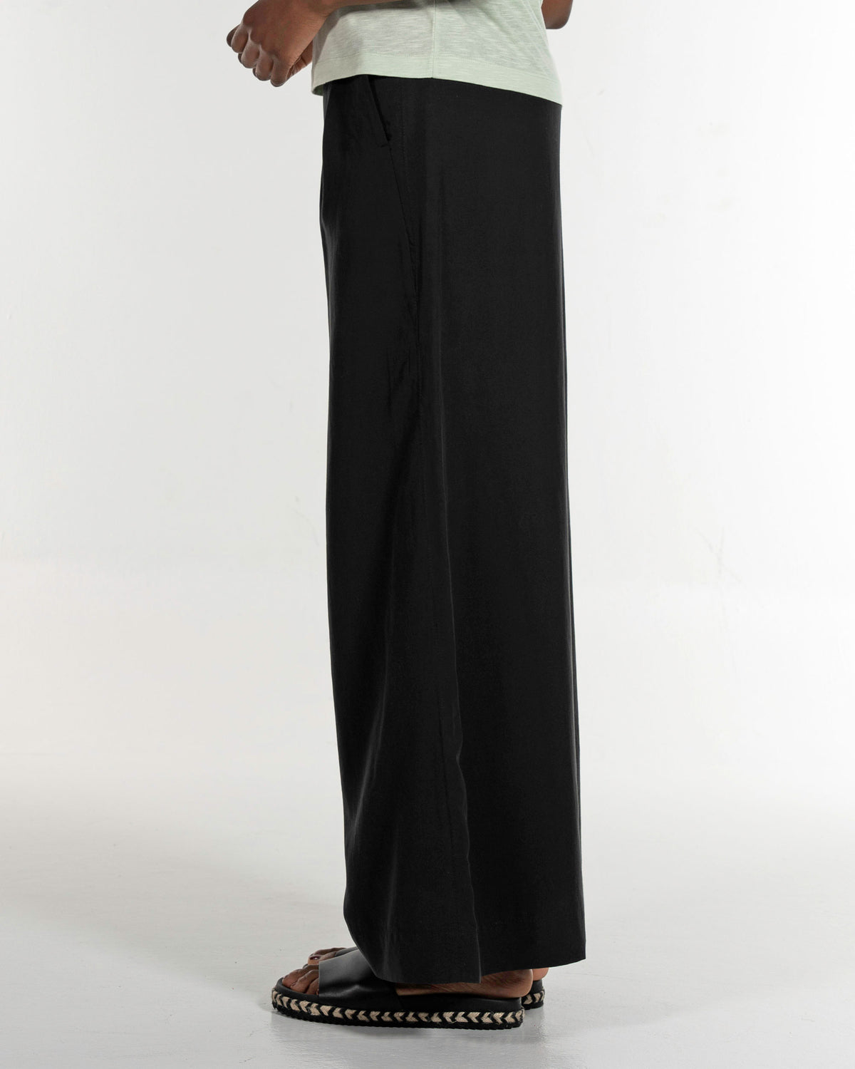 Alma & Lovis - weite Hose Marlene aus Tencel und Leinen schwarz