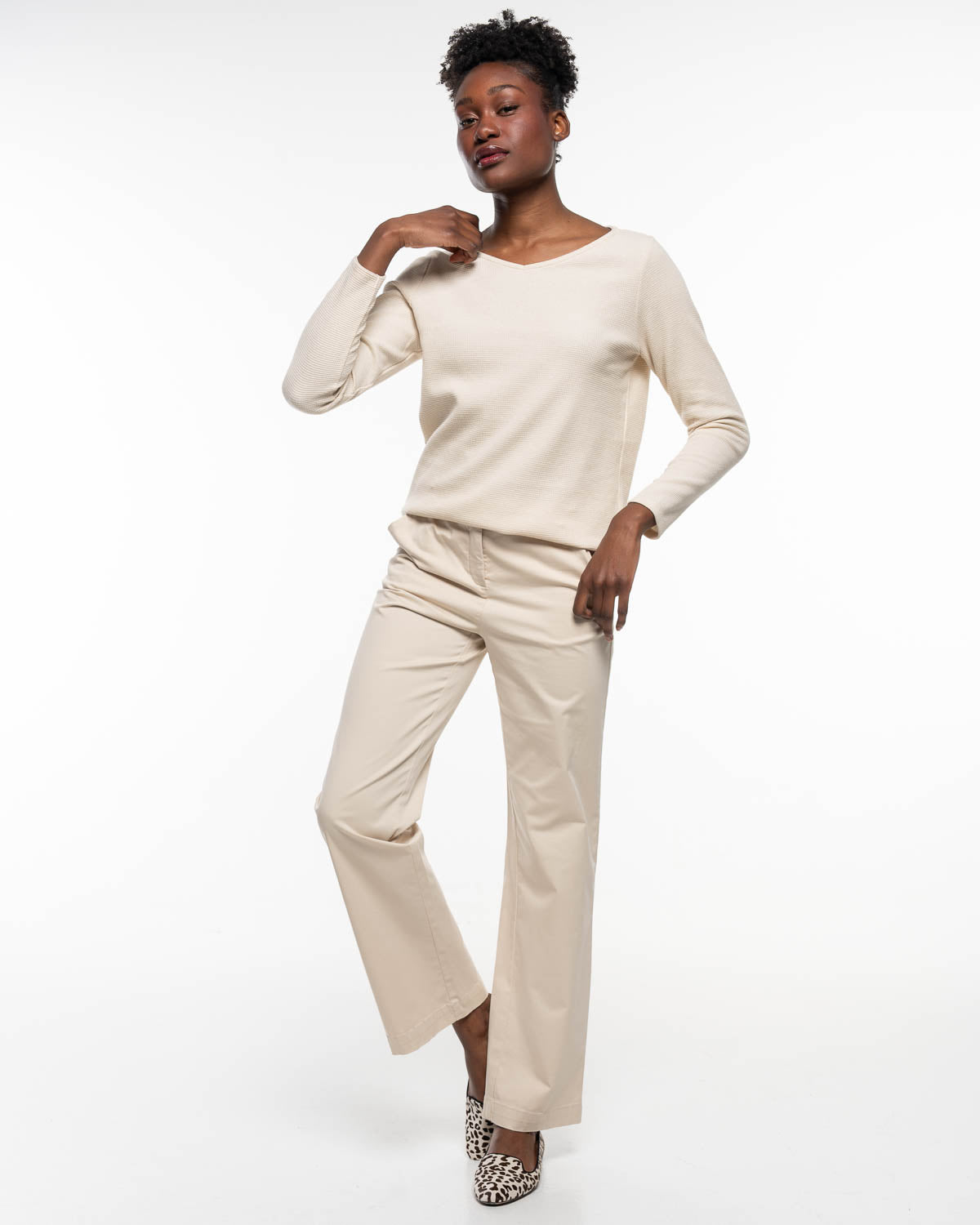 Alma & Lovis - Chino mit geradem Bein aus Bio-Baumwolle creme