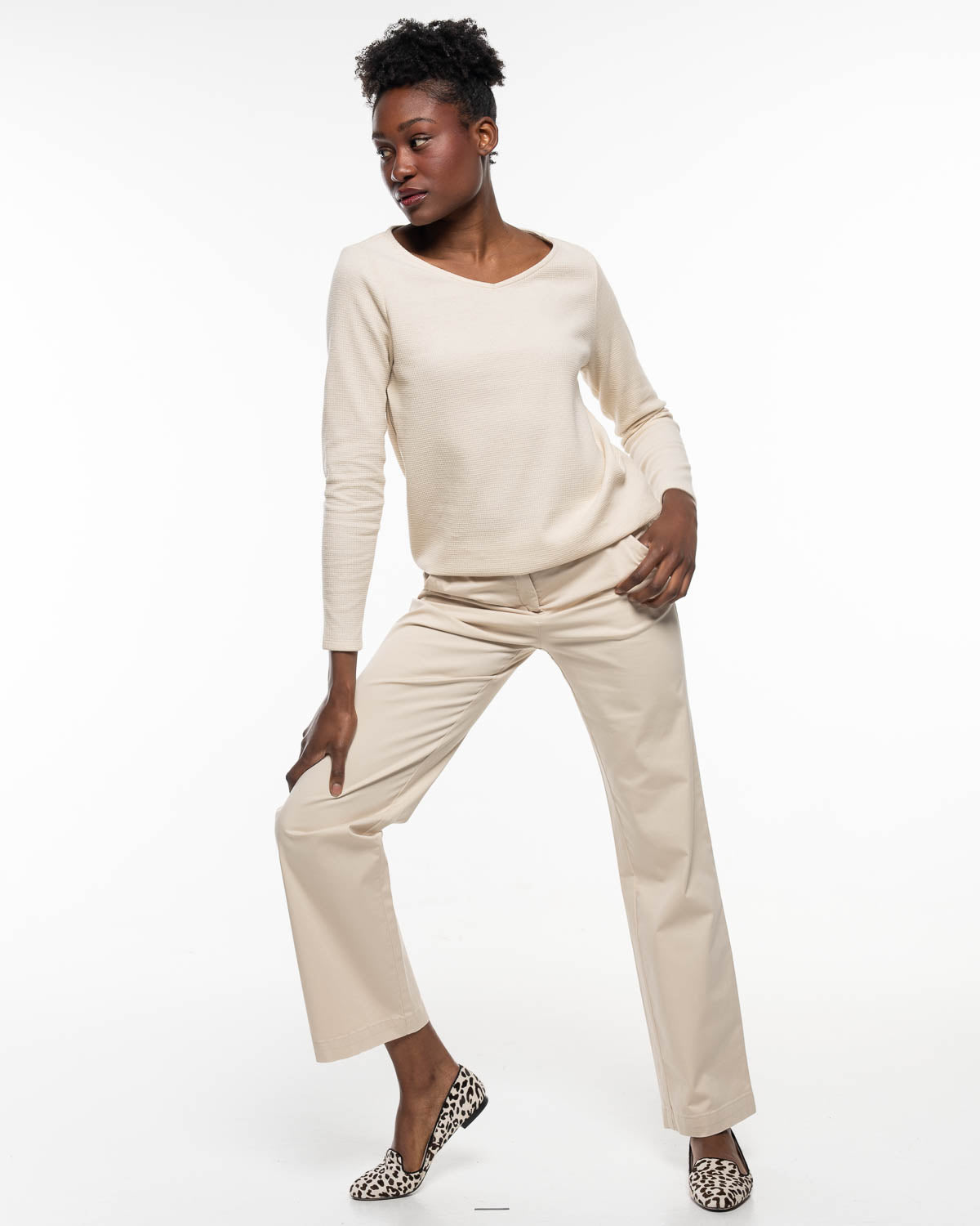 Alma & Lovis - Chino mit geradem Bein aus Bio-Baumwolle creme