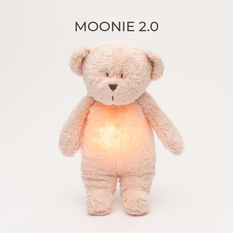 Moonie - Kuschelbär & Nachtlicht & Einschlafhilfe in einem