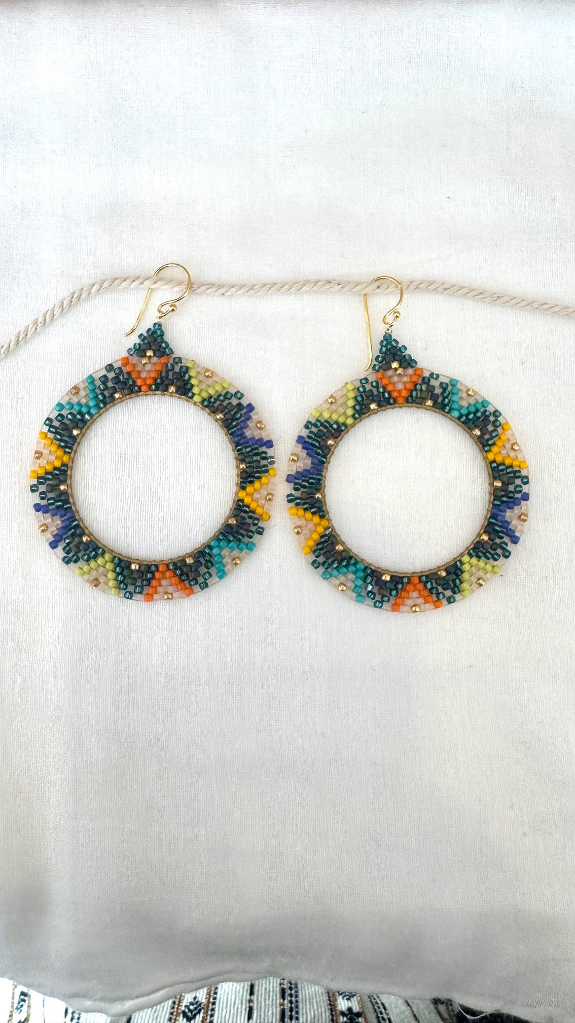 Sister Schmuck - handgefertigte runde Ohrringe natur-orange