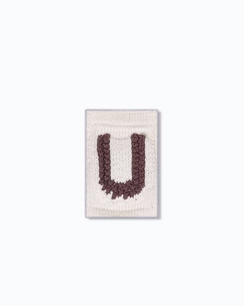 Smallstuff - gestrickte Buchstaben A-Z natur lassen sich zu einer Girlande auffädeln