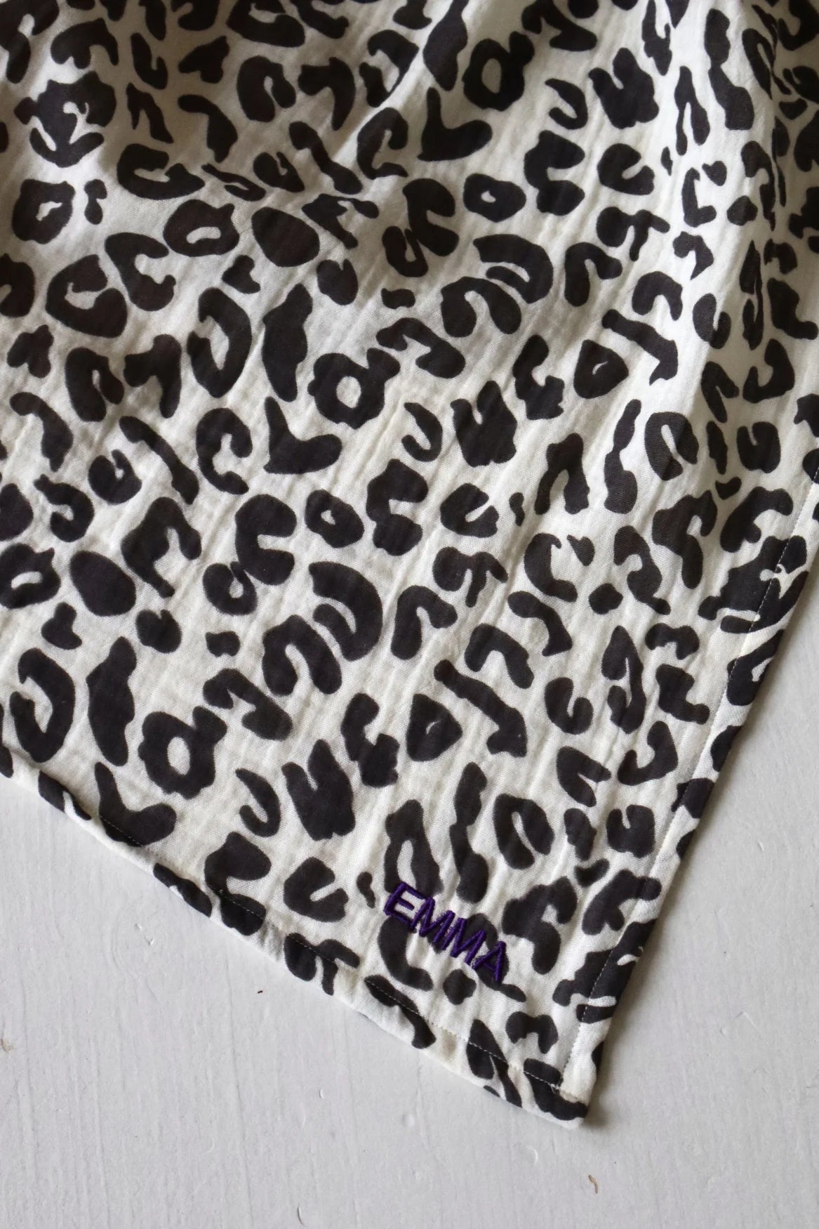Studio Noos - Babyswaddle 120cm aus Baumwolle (bio) Leopard hell