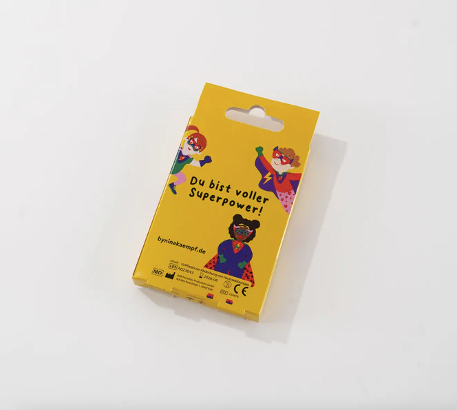 Wer wir wurden - Kinderpflaster "Superheld*in"