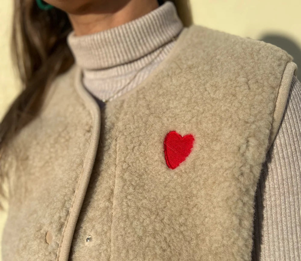 Alwero - Kuschelige Damen Wollweste TYP beige mit Herz