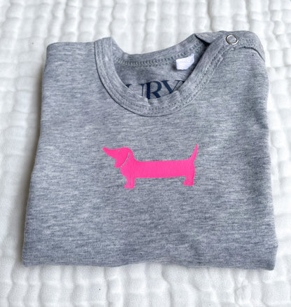 Auryn - Baby Shirt grau Biobaumwolle mit Dackel pink