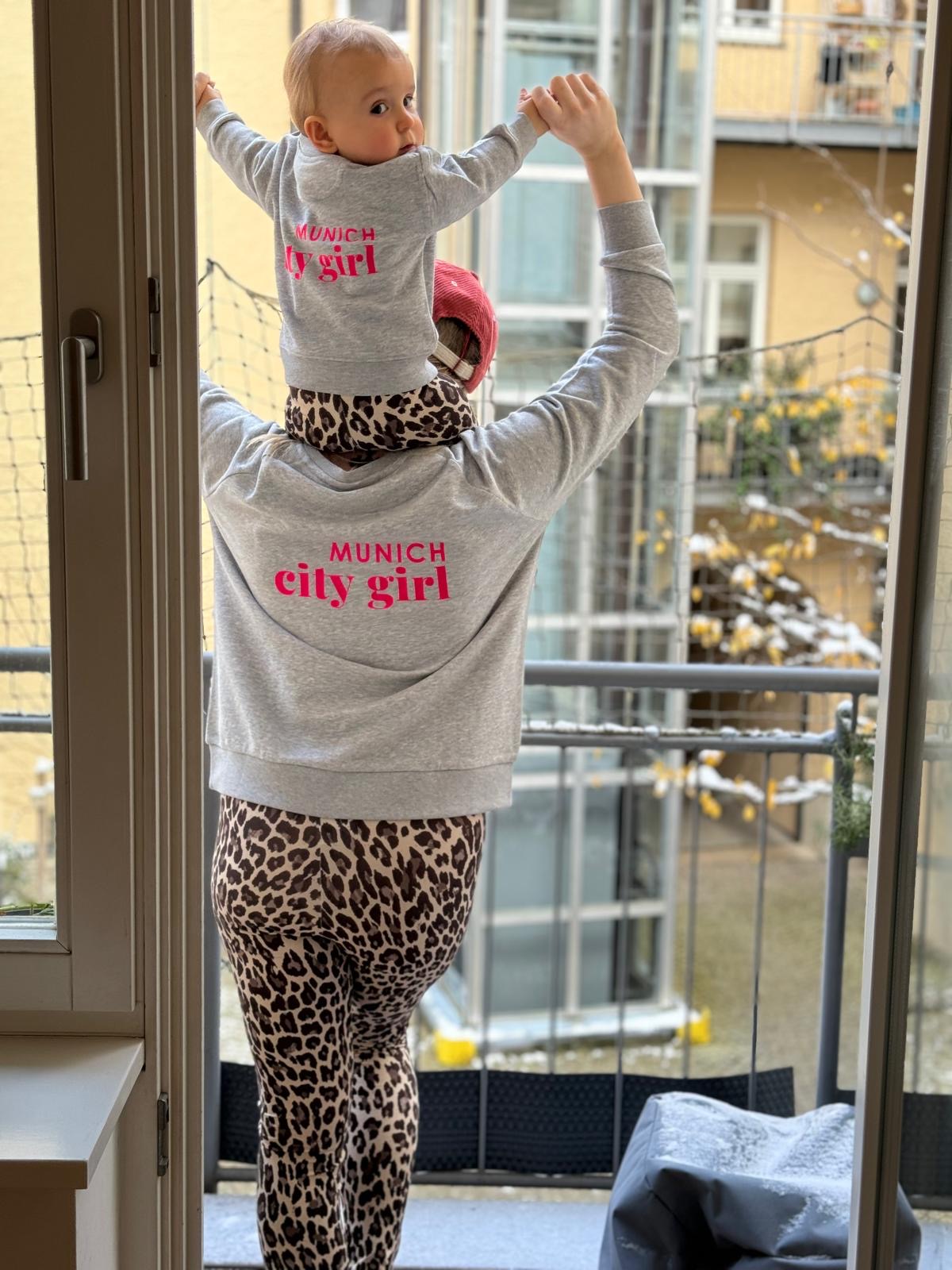 AURYN - Mädchen Sweatshirt grau Munich city girl pink MINI &amp; ME