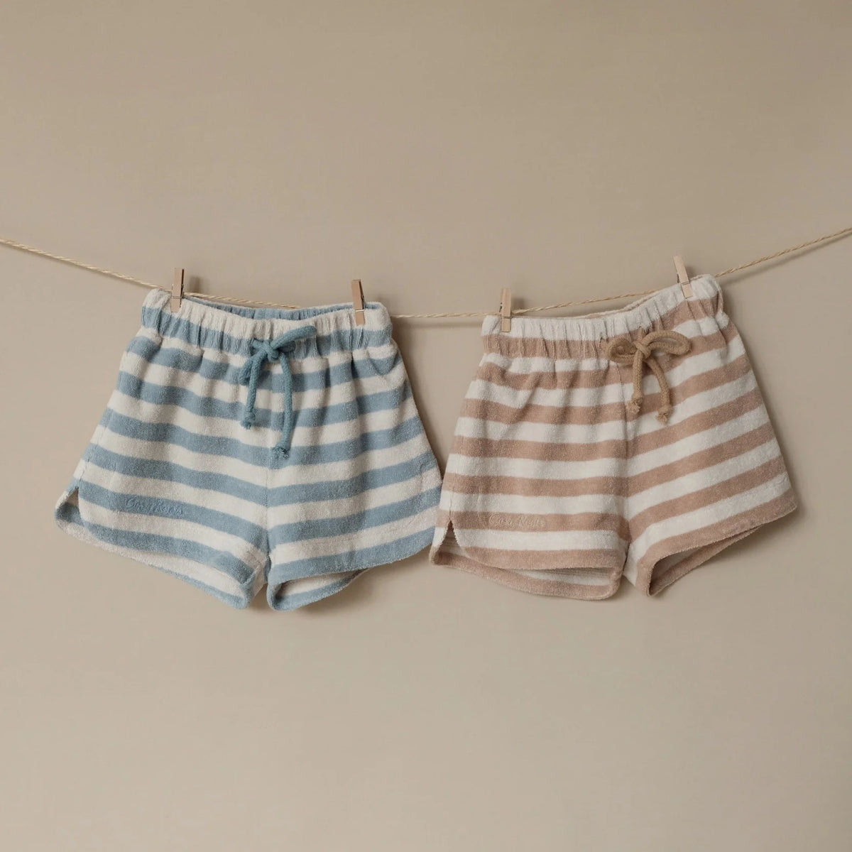 Cosy Roots - Kinder Shorts „Terry“ blau-weiß gestreift