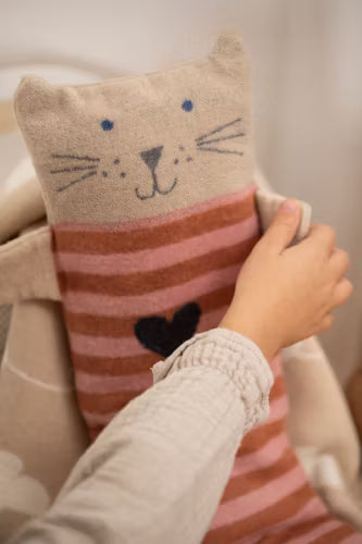 David Fussenegger -  Katze Decke/ Handpuppe Natur