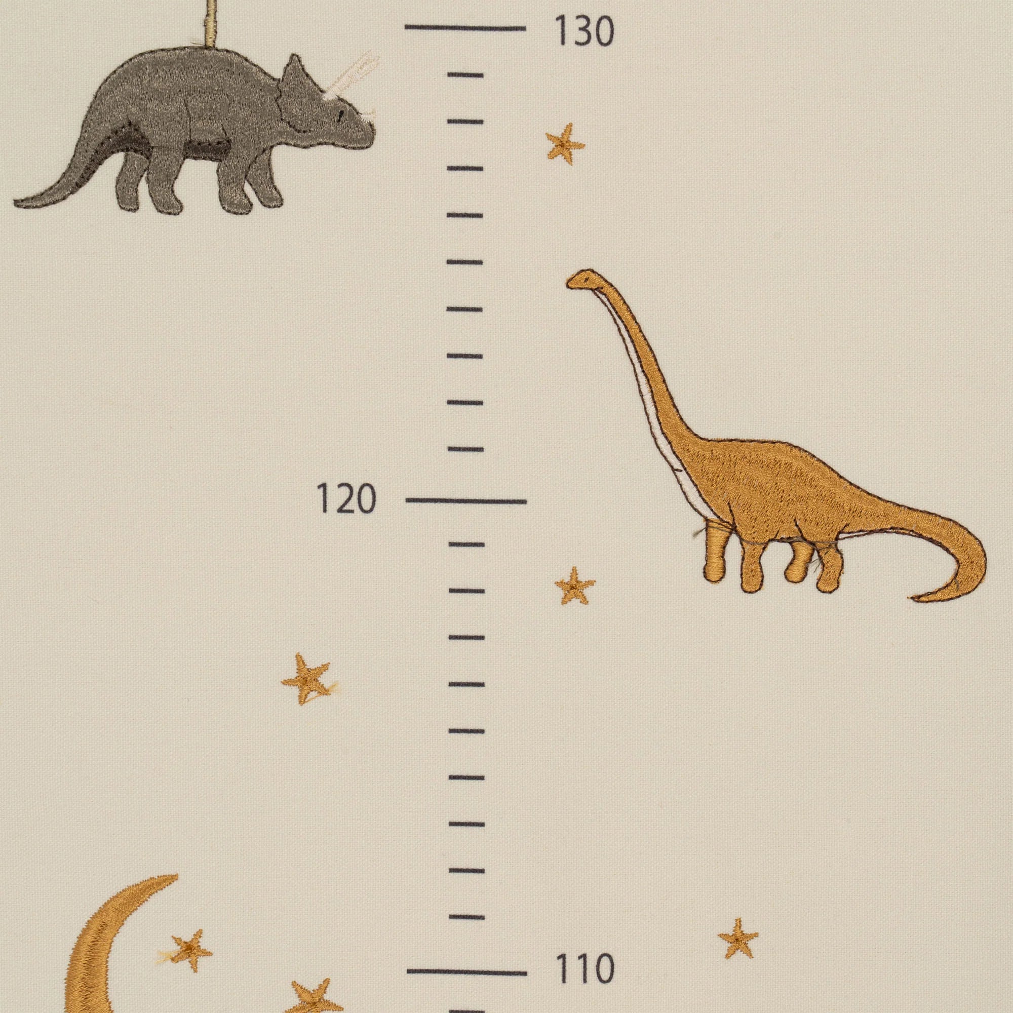 Konges Slojd -  bestickte Messlatte Baumwolle Dino