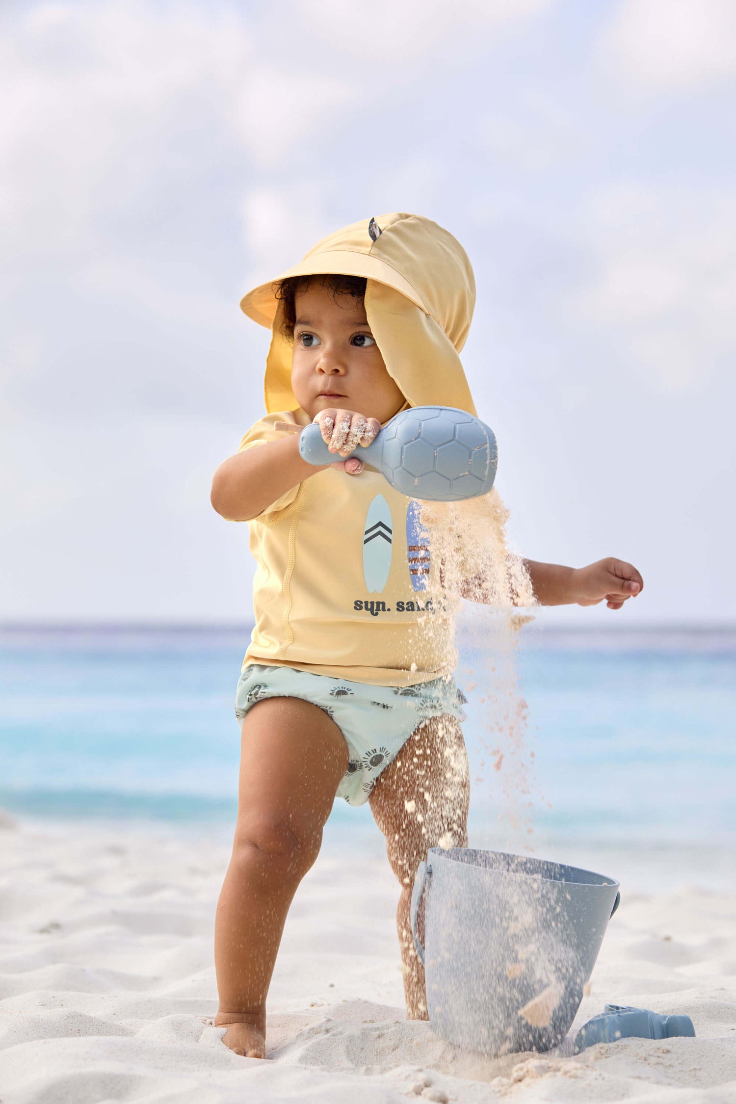 Laessig-badeshirt-surfbrett