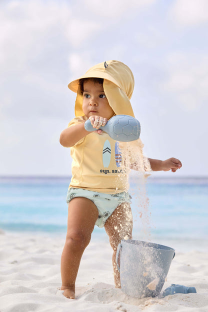 Laessig-badeshirt-surfbrett
