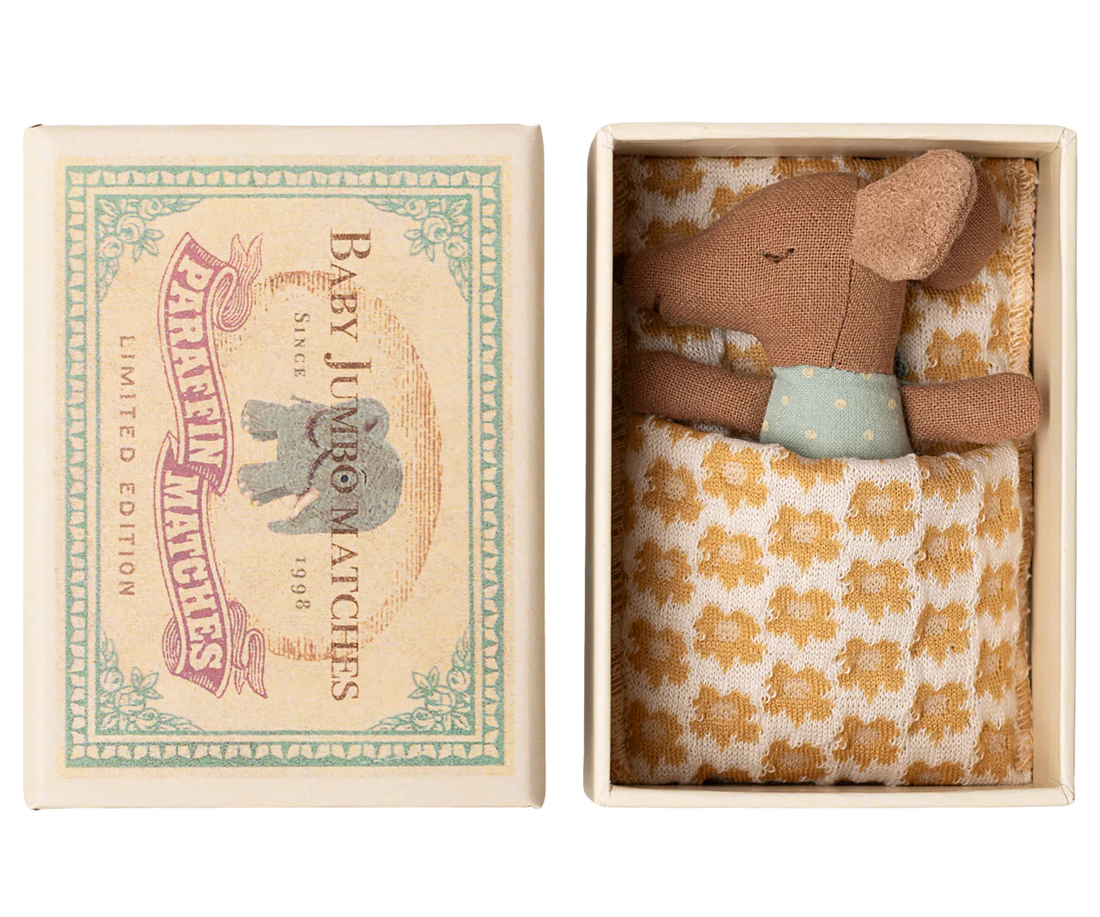 Maileg - Schläfrige Babymaus in der Streichholzschachtel blau