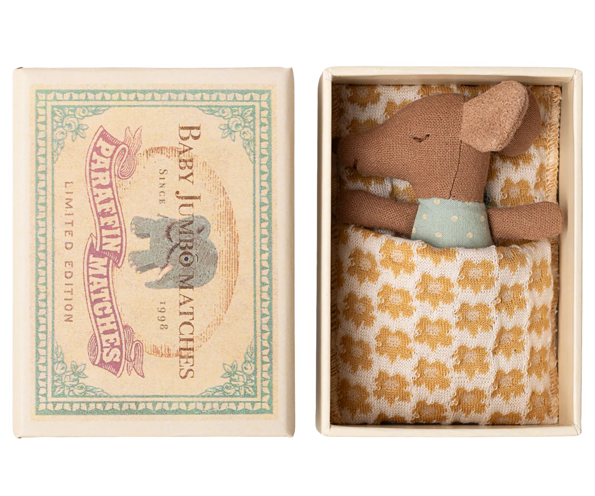 Maileg -  Schläfrige Babymaus in der Streichholzschachtel blau
