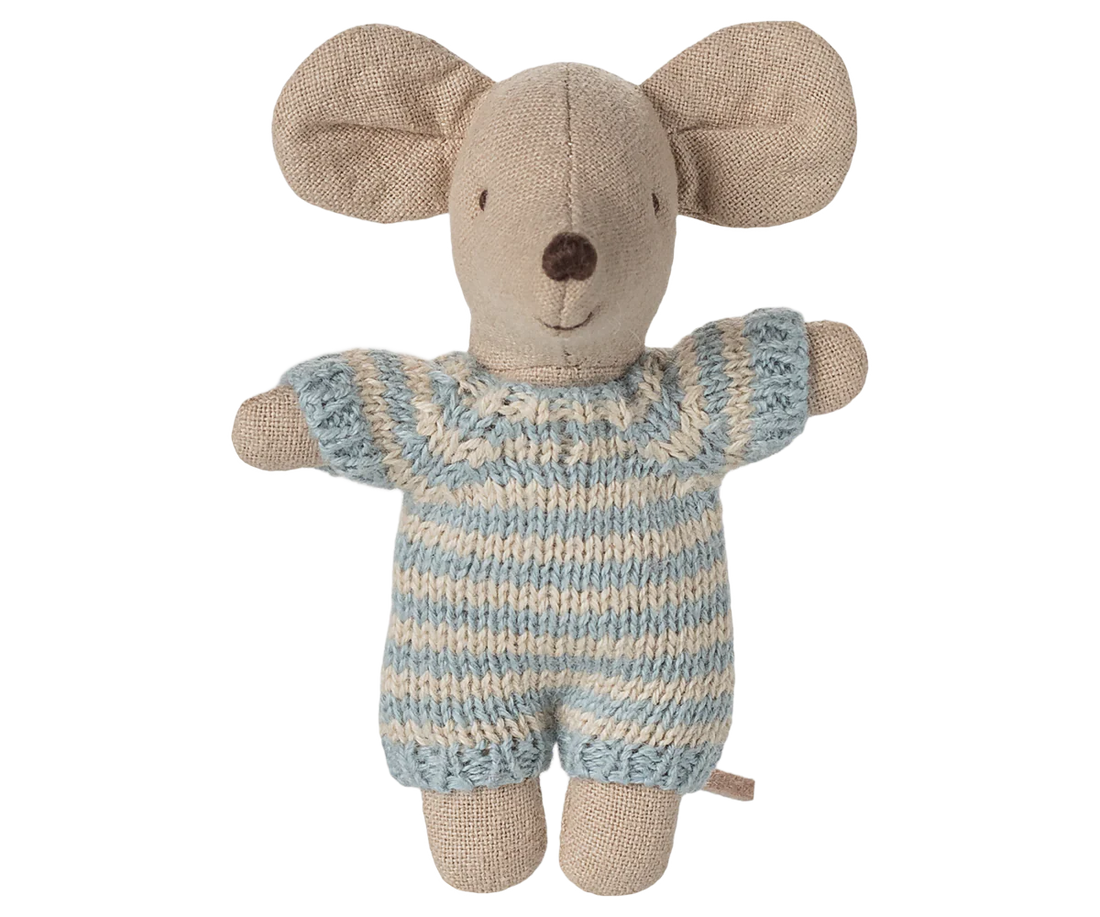 Maileg - Babymaus in der Tragentasche blau