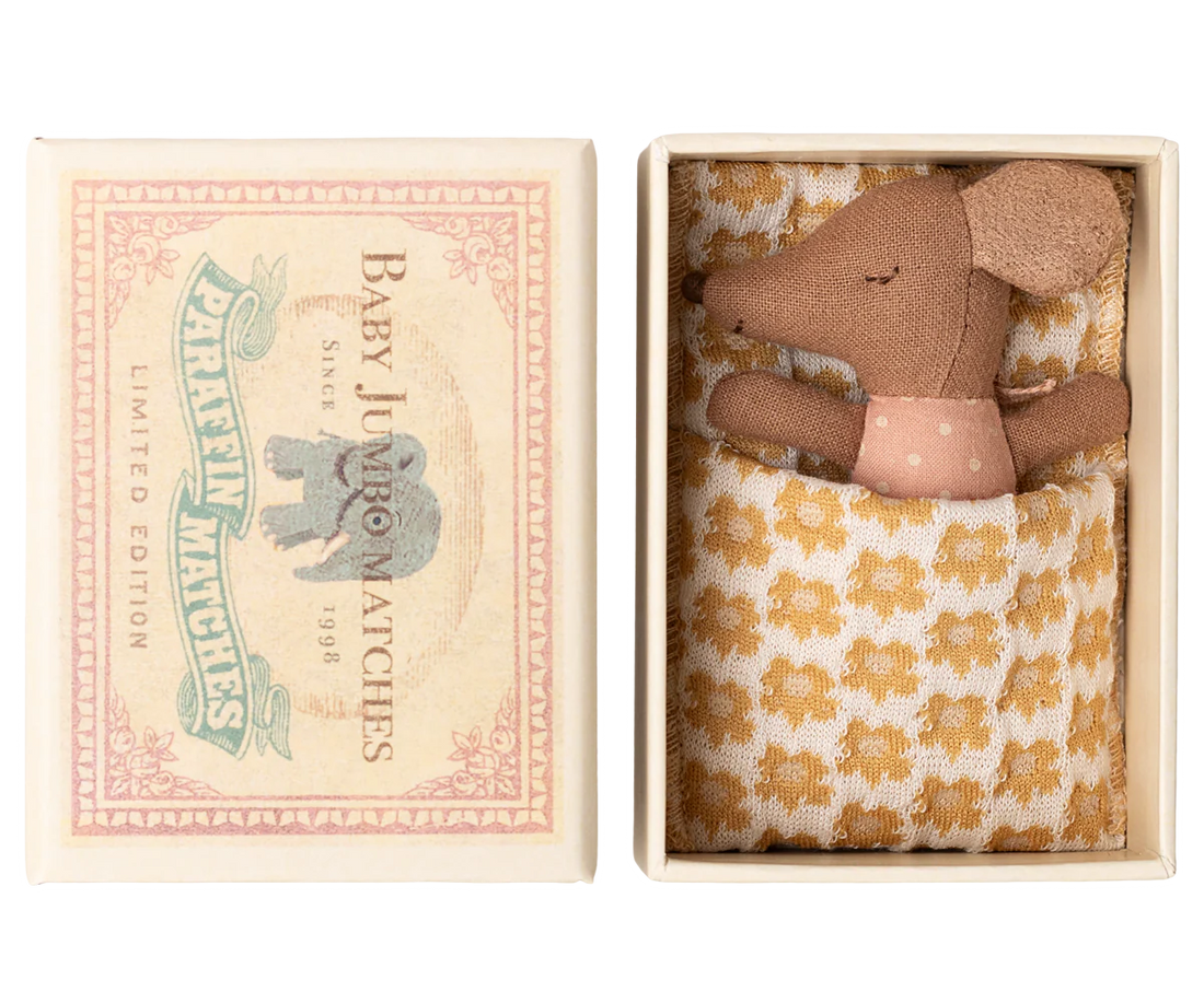 Maileg - Schläfrige Babymaus in Streichholzschachtel rosa