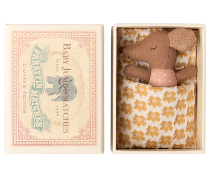 Maileg - Schläfrige Babymaus in Streichholzschachtel rosa