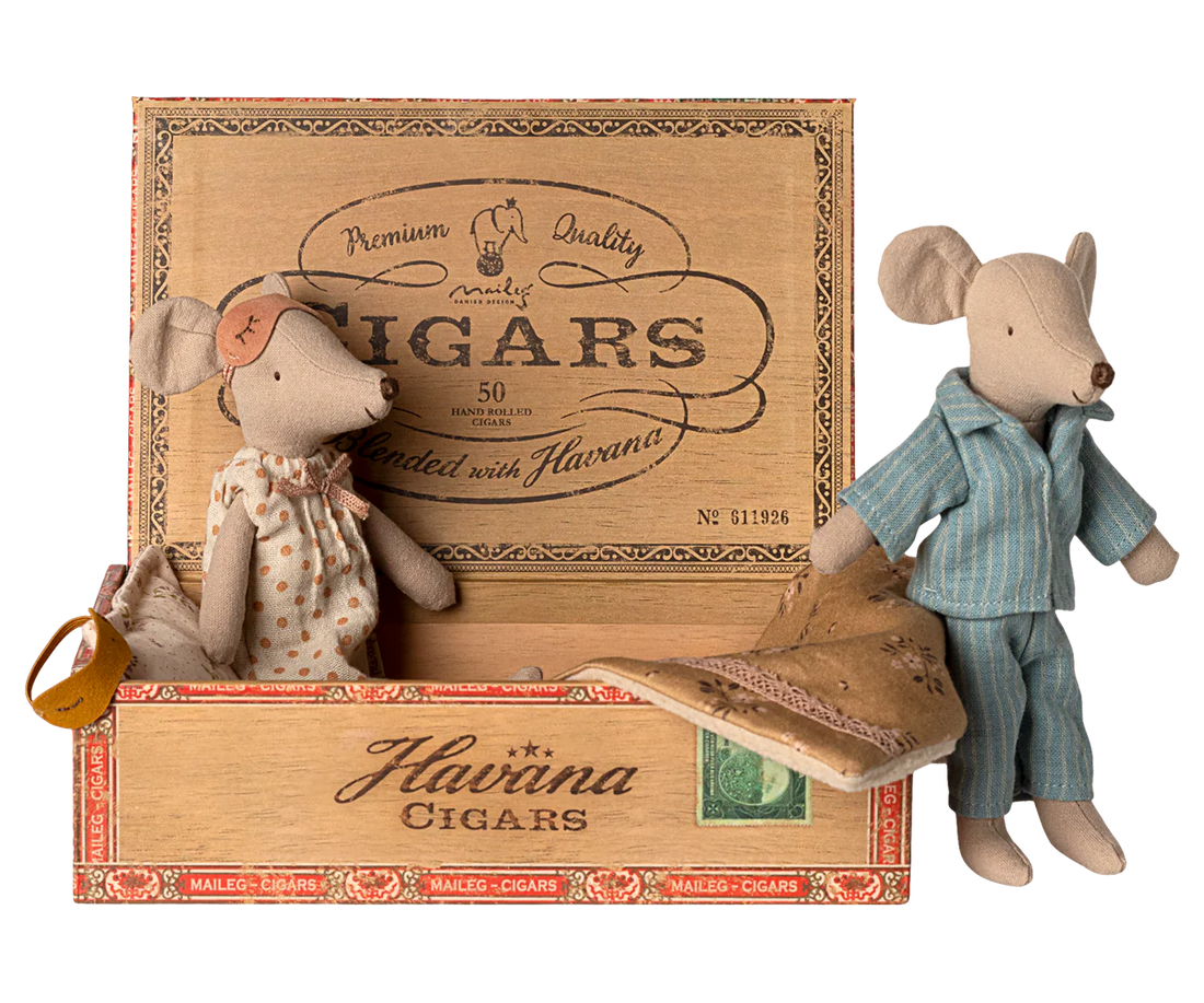 Maileg - Mama und Papa Mäuse in Zigarrenkiste