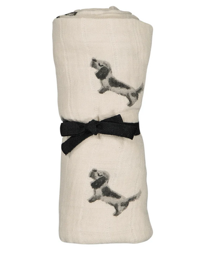 Rose in April - Swaddle Bianca mit Dackelprint