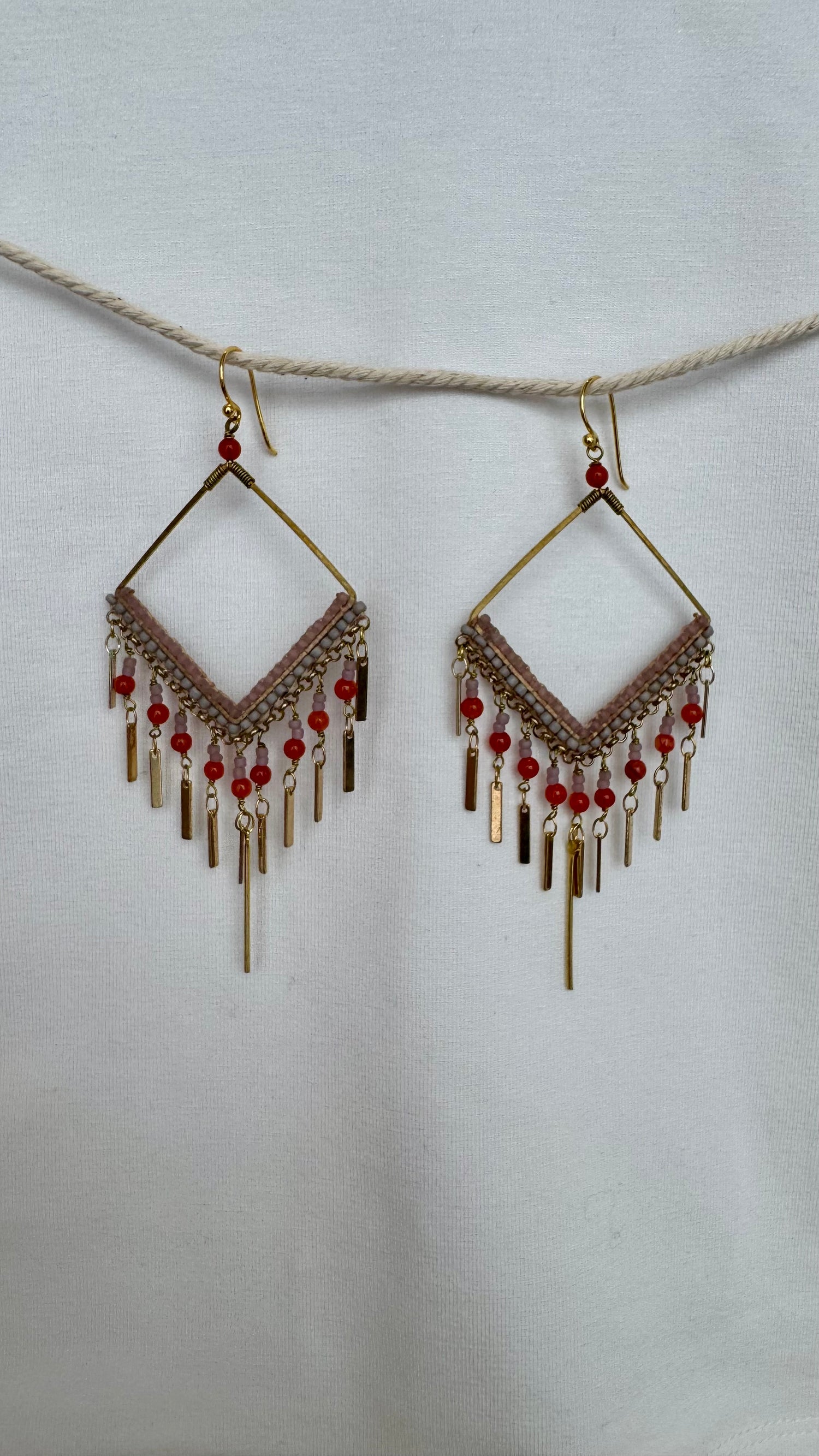 Sister Schmuck - handgefertigte Ohrringe Viereck rot