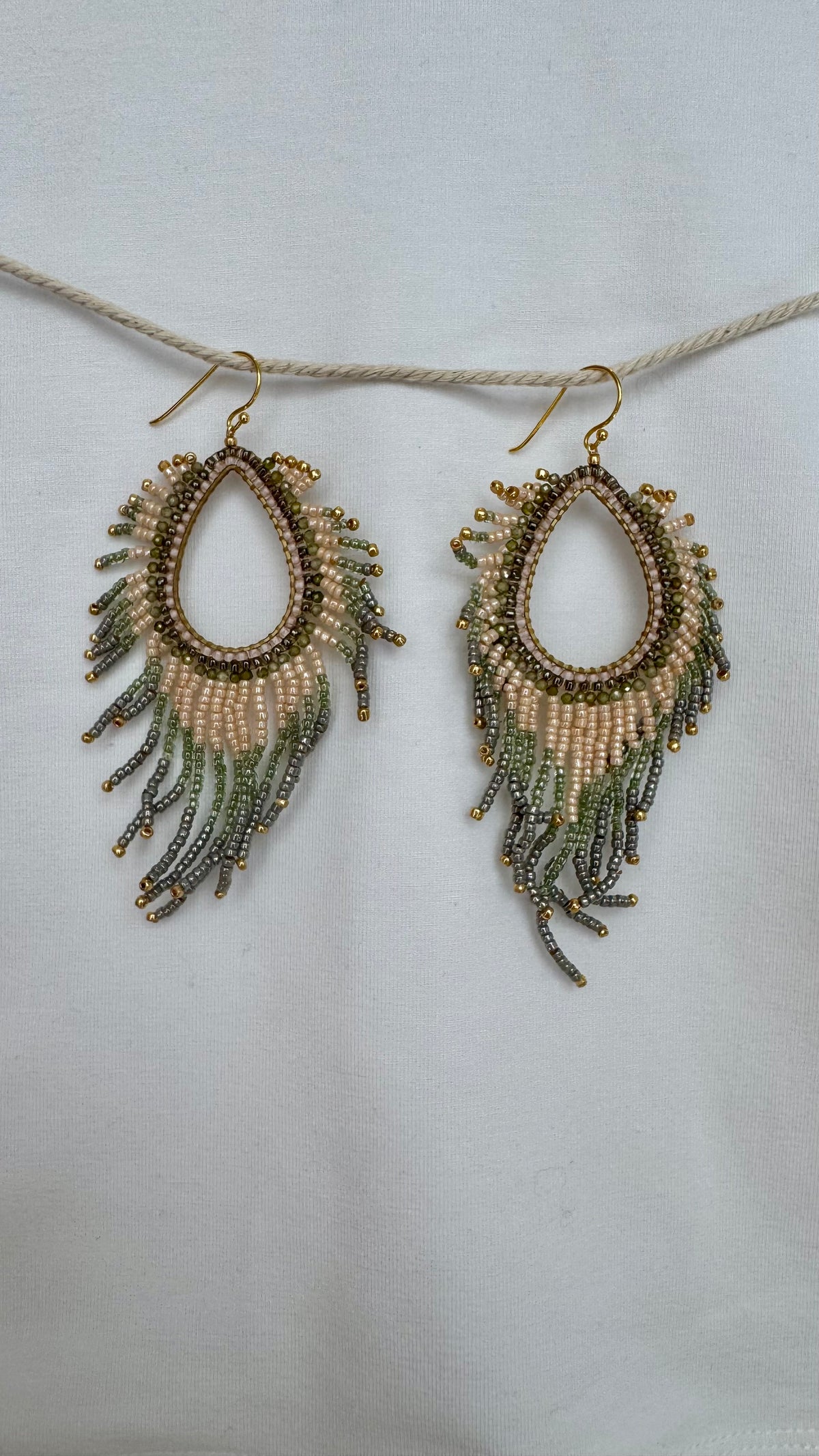 Sister Schmuck - handgefertigte Ohrringe Pfau beige-braun