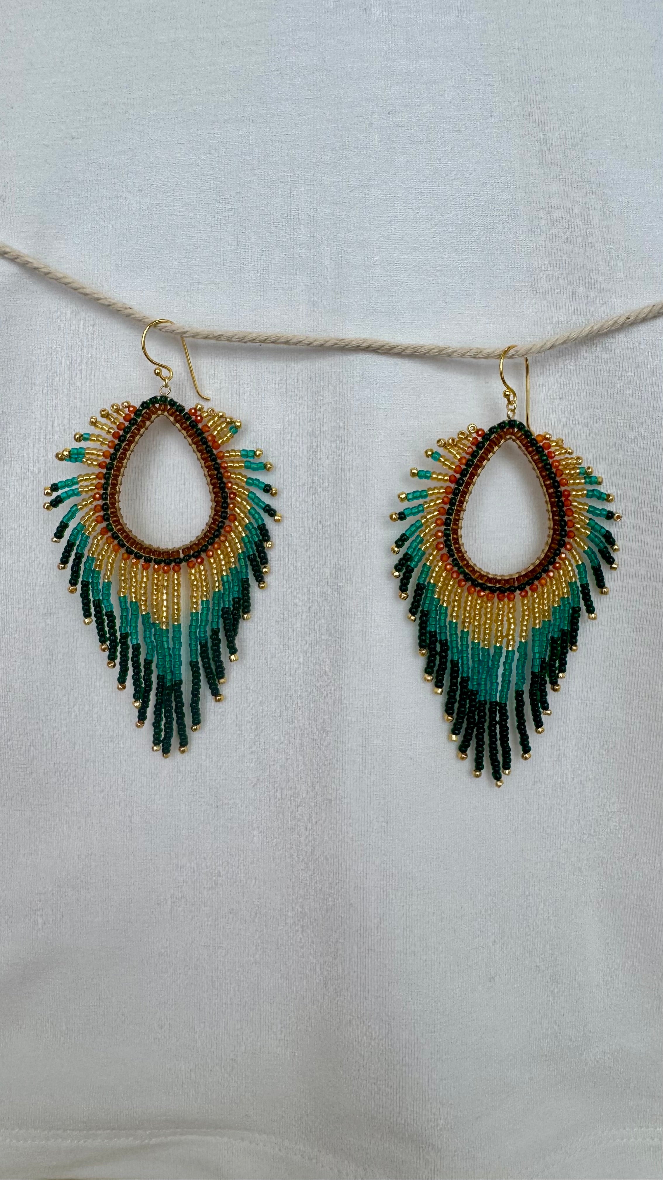 Sister Schmuck - handgefertigte Ohrringe Pfau gold-gruen
