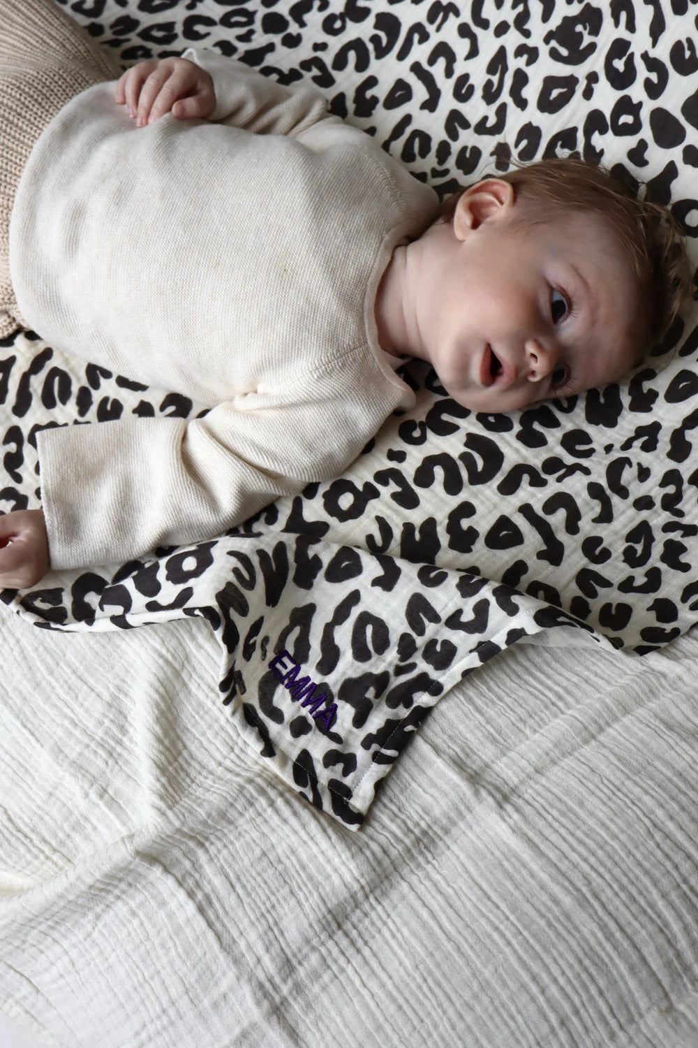 Studio Noos - Babyswaddle 120cm aus Baumwolle (bio) Leopard hell
