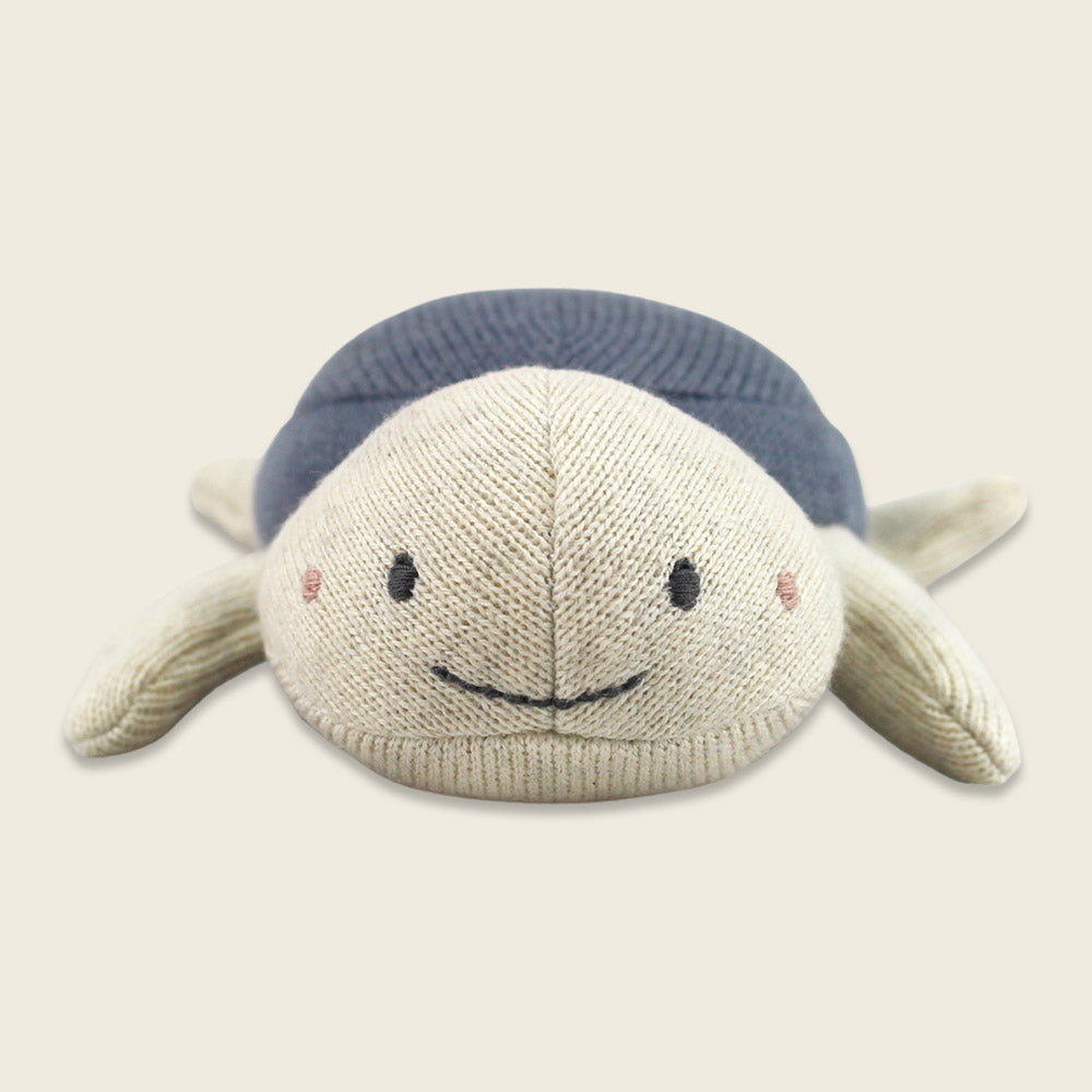 Ava &amp; Yves - Babyrassel Baumwolle (bio) Schildkröte blau