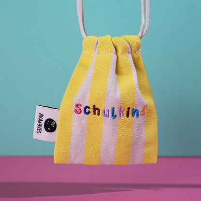 Ava &amp; Yves -Gewebtes Armband mit Stickerei Schulkind natur/gelb