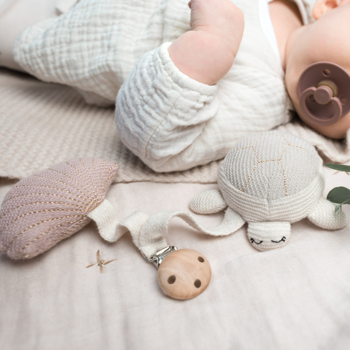 Baby Bello - Kinderwagenkette "Schildkröte" Baumwolle (Bio) rosa