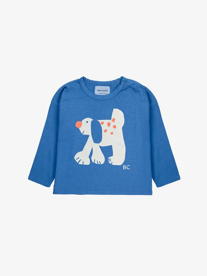 Das Baby-T-Shirt „Fairy Dog“ in Blau mit einer riesigen Hundezeichnung