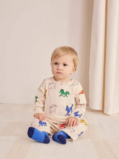 Das Baby-T-Shirt „Wonder Horse“ in natur verfügt über einen verspielten Aufdruck