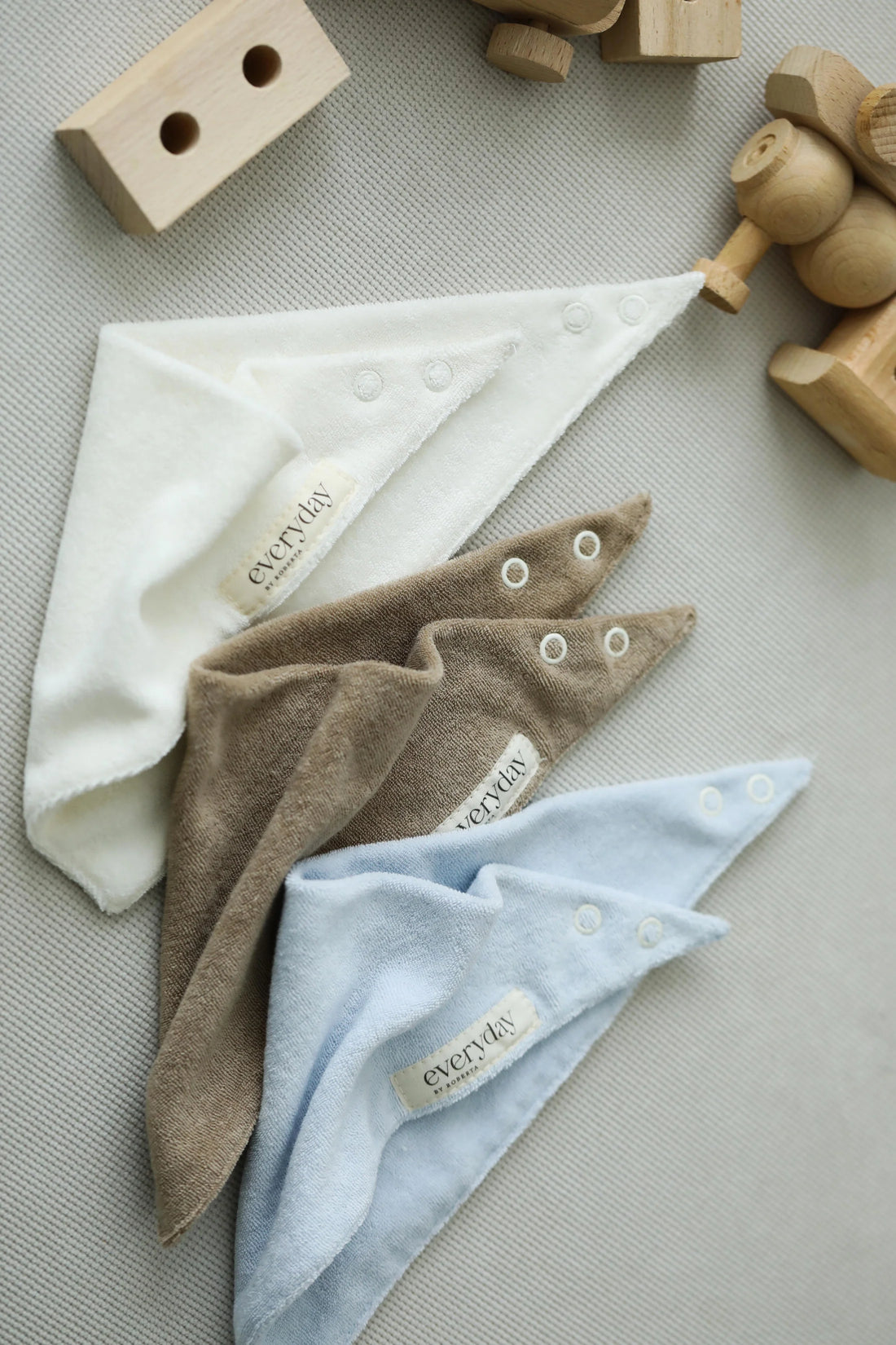 EverydaybyRoberta - Bandana Lätzchen braun / weiss / skyblau Baumwolle (Bio)