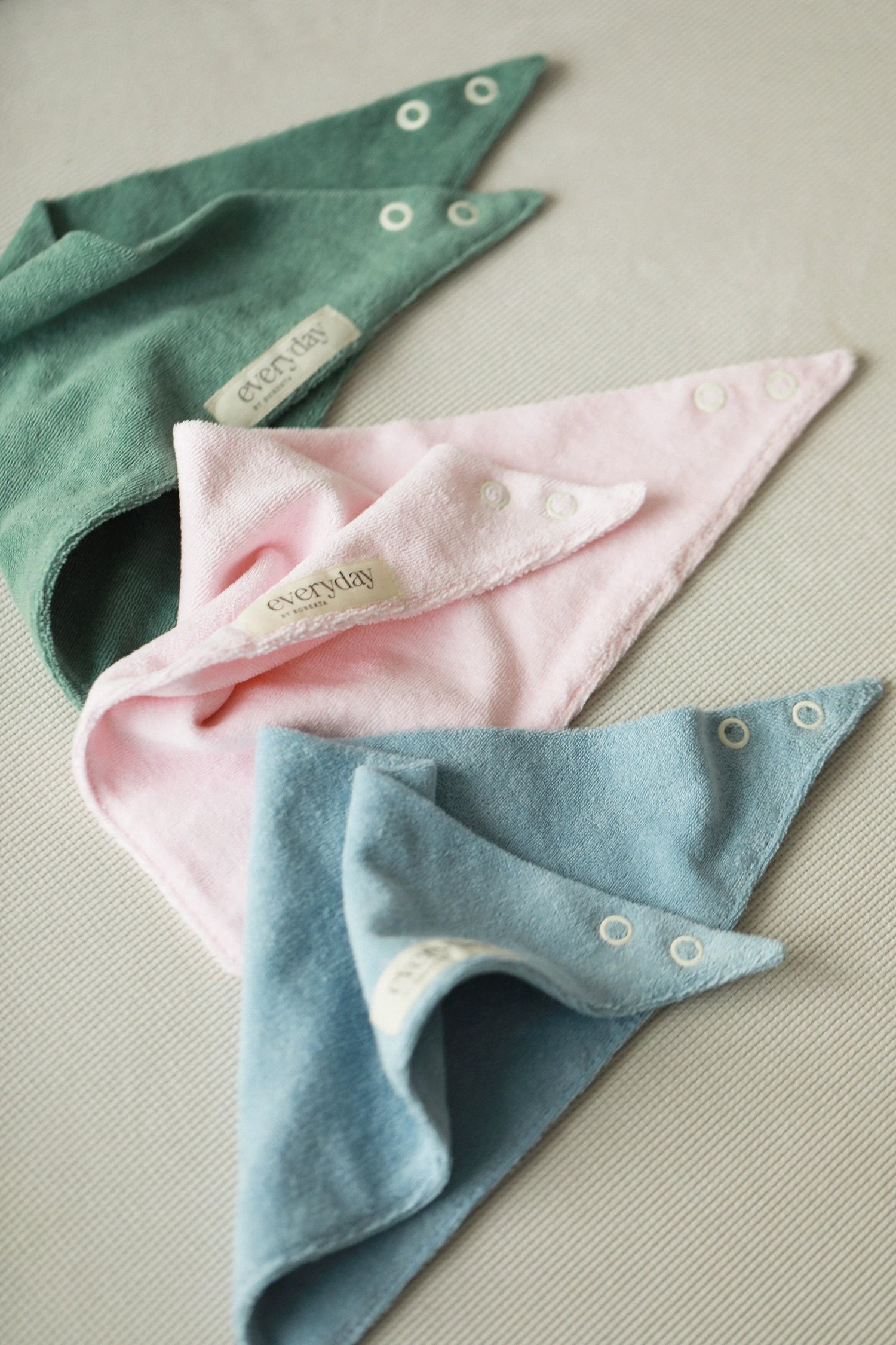 EverydaybyRoberta - Bandana Lätzchen blau / rosa / grün Baumwolle (Bio)