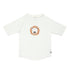 Das weiße, kurzärmelige Kinder UV Shirt mit UV-Schutz 60 kommt mit einem Löwen Print und extra weichem Stoff. Das atmungsaktive und schnelltrocknende Material sorgt für eine angenehme Passform und Badespaß.