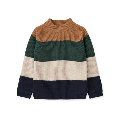 Der Strickpullover Cali ist aus 100&amp;nbsp;% Bio-Wolle gefertigt und hat einen Halbstrickjackenstich, Seitenschlitze, Stehkragen und kontrastfarbene Details.
