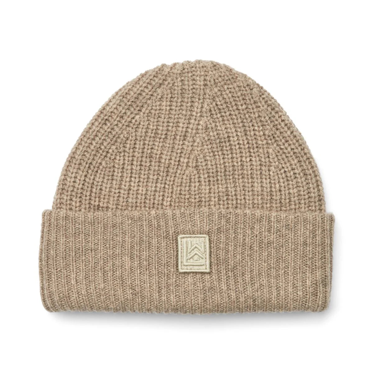 Die Emilio Wollmütze ist das perfekte Winteraccessoire. Sie ist aus 50 % recycelter Wolle gefertigt, hat eine coole, runde Passform, ein einzigartiges Design mit einem neu entwickelten Aufnäher in der Mitte der Vorderseite und verspielte Farben. Sie hält den Kopf deines Kindes in der kalten Jahreszeit warm und gemütlich.
