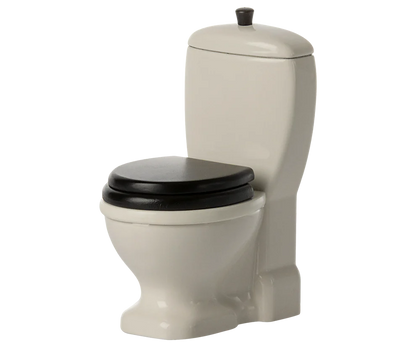Das Badezimmersortiment wurde um eine Toilette erweitert. Sie ist wunderschön in cremefarbenem Weiß mit schwarzem Sitz gefertigt.