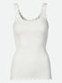 Tanktop mit rundem Ausschnitt, Spitzenträgern, Kräuselkante unten und ohne Seitennähte.

