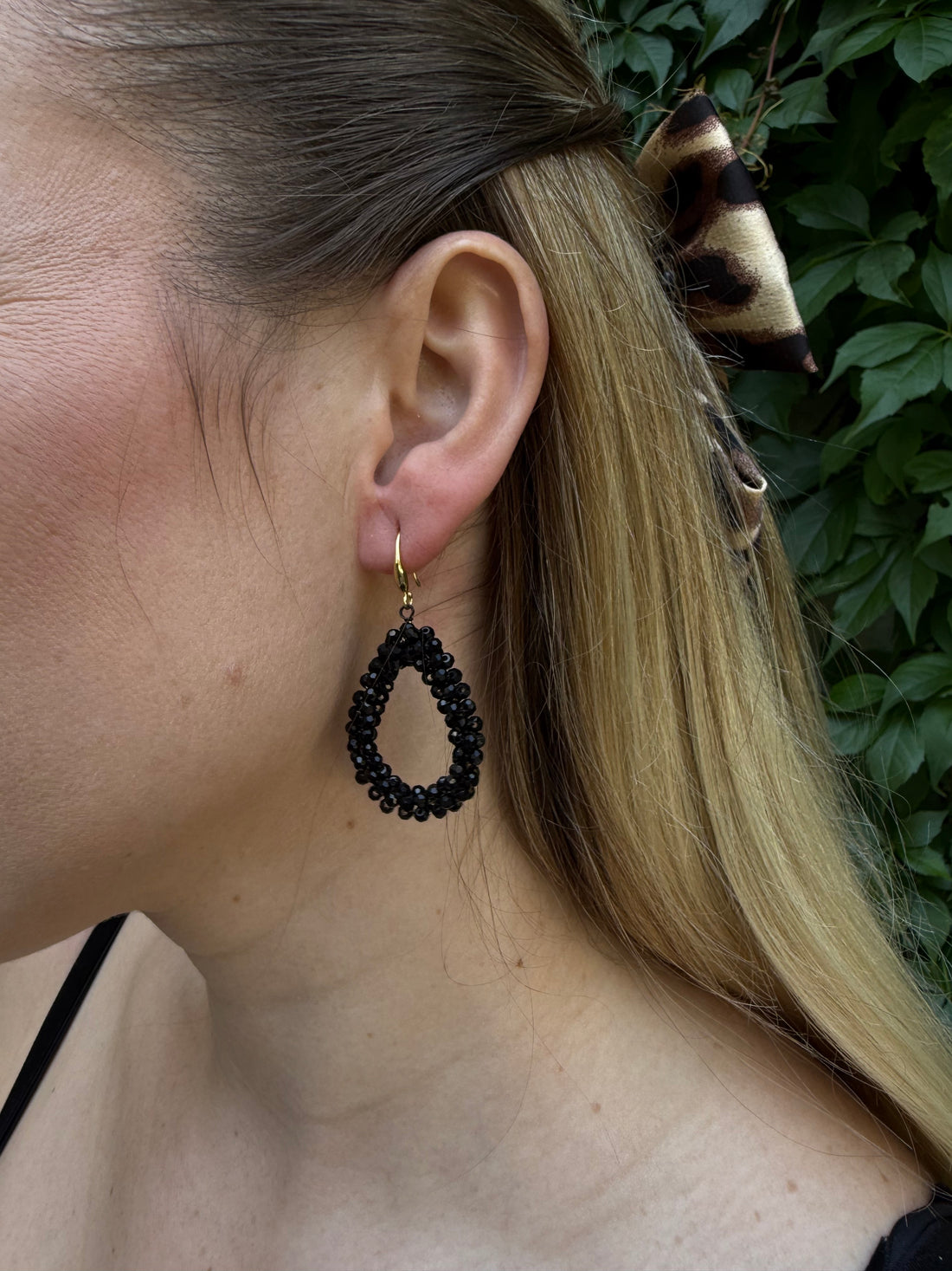 schwarz-ovalohrringe-sisterschmuck