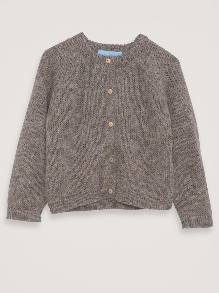 Kinder Strickjacke aus 100% Baby Alpaka Wolle in beige von Serendipity.
