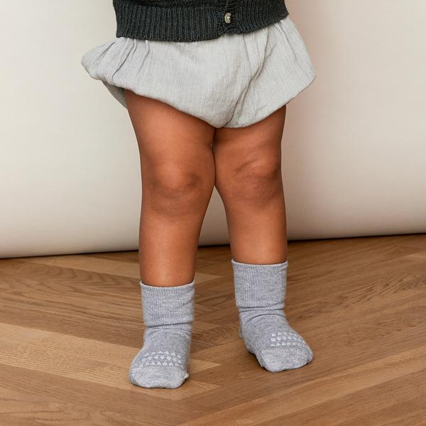 Go-Baby-Go-Stoppersocken-hellgrau-baby-kinder-bambus
