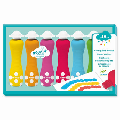 Große Schaumstoffmarker, geeignet für Kinder ab 18 Monaten. Das Kind macht hübsche Tupfen, um bunte Grafiken zu erstellen.  Mit ihrer ergonomischen Form liegen sie gut in den Händen der Kleinsten, um hübsche Zeichnungen oder Ausmalbilder anzufertigen. Eine abwaschbare Tinte, damit sie keine Flecken auf Kleidung oder Hände machen.