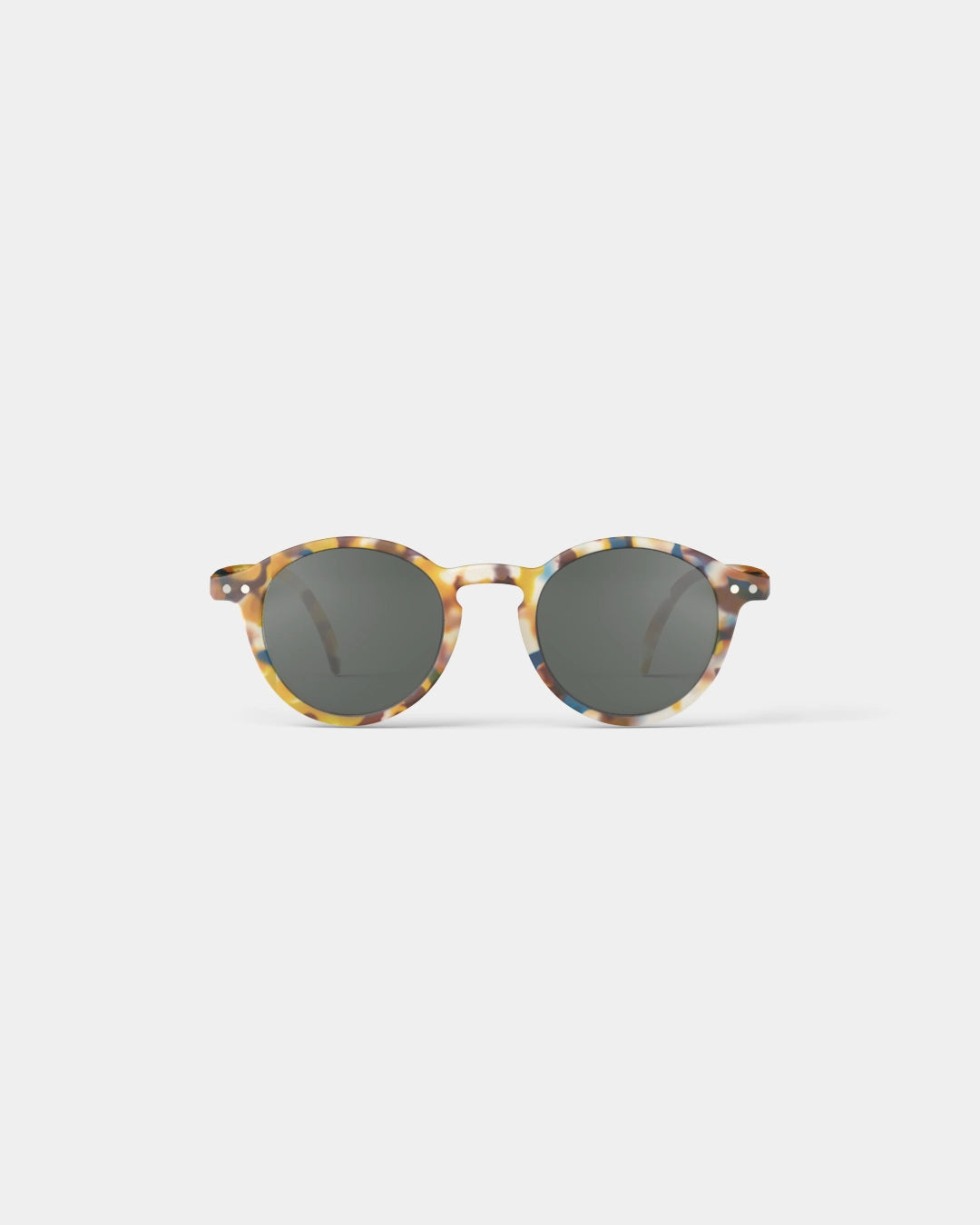 Diese coole Sonnenbrille für Mädchen und Jungen von Izipizi wurde für alle Aktivitäten und Ausflüge bei sonnigem Wetter, im Sommer wie auch im Winter entwickelt.